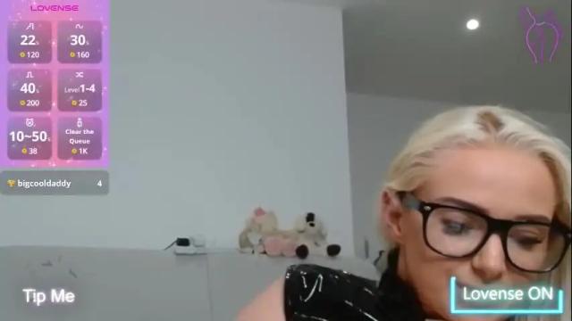Image 7 of chelseablondeuk Stream on Chaturbate on 1 month ago