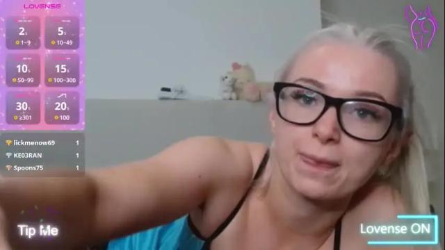 Image 8 of chelseablondeuk Stream on Chaturbate on 17 days ago