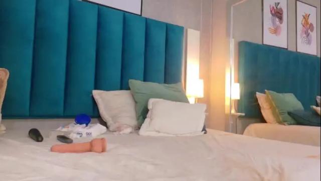 Image 12 of cheneelllorens Stream on Chaturbate on 1 month ago