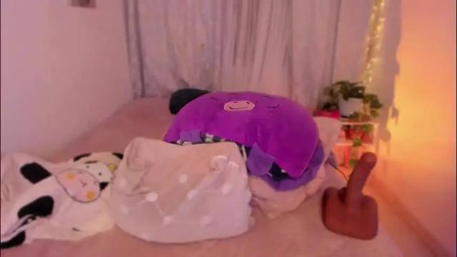 Image 12 of cherries_and_wine_ Stream on Chaturbate on 1 month ago