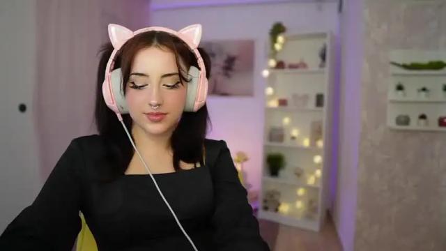 Image 6 of cherry_acid18 Stream on Chaturbate on 21 months ago