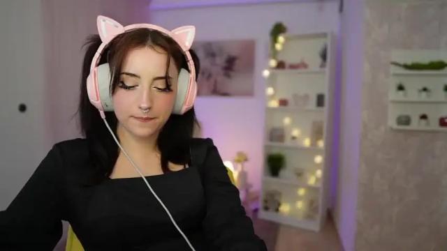Image 7 of cherry_acid18 Stream on Chaturbate on 21 months ago