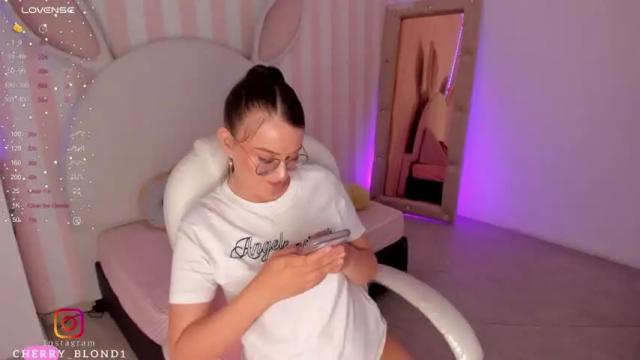 Image 11 of cherry_blond_ Stream on Chaturbate on 13 months ago