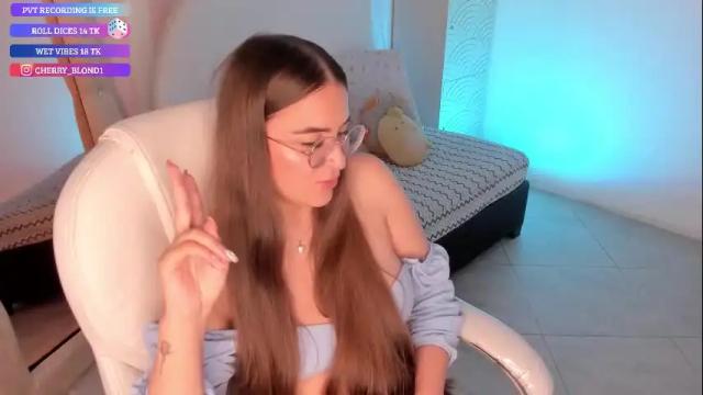 Image 12 of cherry_blond_ Stream on Chaturbate on 24 days ago