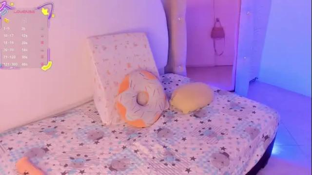 Image 2 of cherry_blond_ Stream on Chaturbate on 3 months ago