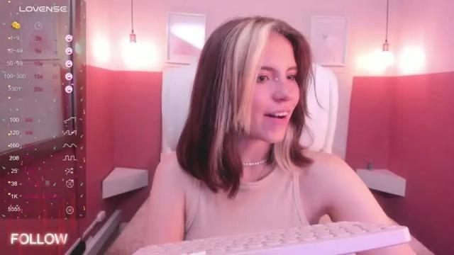 Image 12 of cherry_bom969 Stream on Chaturbate on 15 months ago