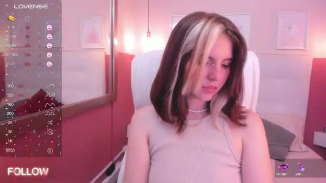 Image 4 of cherry_bom969 Stream on Chaturbate on 15 months ago