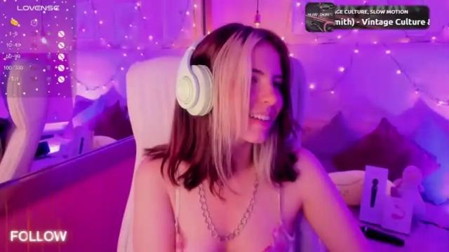 Image 2 of cherry_bom969 Stream on Chaturbate on 13 months ago