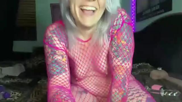 Image 12 of cherryb0mbb0mb Stream on Chaturbate on 14 months ago