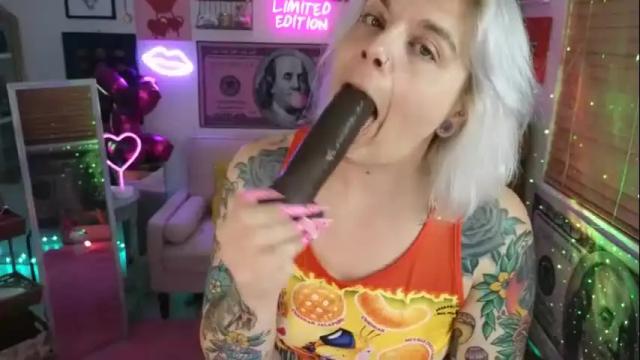 Image 8 of cherryb0mbb0mb Stream on Chaturbate on 17 days ago