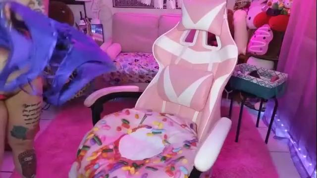 Image 6 of cherryb0mbb0mb Stream on Chaturbate on 24 days ago