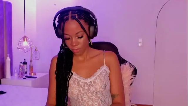 Image 2 of cherrybr_ Stream on Chaturbate on 1 month ago