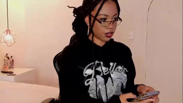 Image 6 of cherrybr_ Stream on Chaturbate on 1 month ago