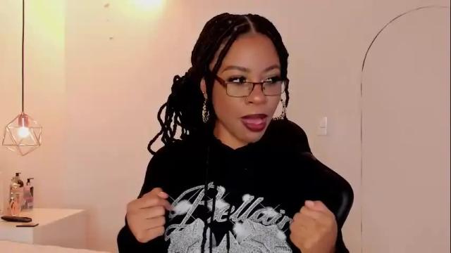 Image 7 of cherrybr_ Stream on Chaturbate on 1 month ago