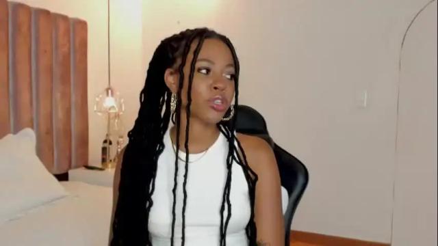Image 2 of cherrybr_ Stream on Chaturbate on 15 days ago