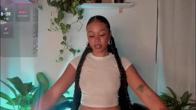 Image 6 of cherrybr_ Stream on Chaturbate on 2 months ago