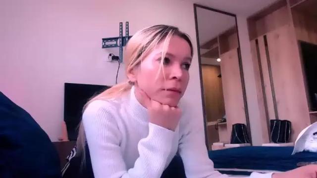 Image 3 of cherrycoloured Stream on Chaturbate on 14 months ago