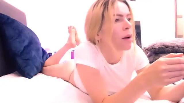 Image 2 of cherrycoloured Stream on Chaturbate on 14 months ago