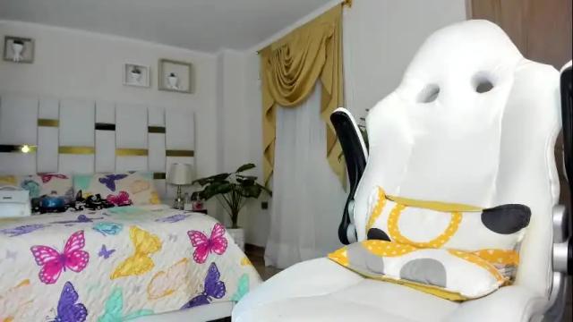 Image 11 of cherryfox88 Stream on Chaturbate on 24 days ago
