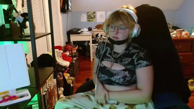Image 6 of cherryslushiez Stream on Chaturbate on 16 months ago