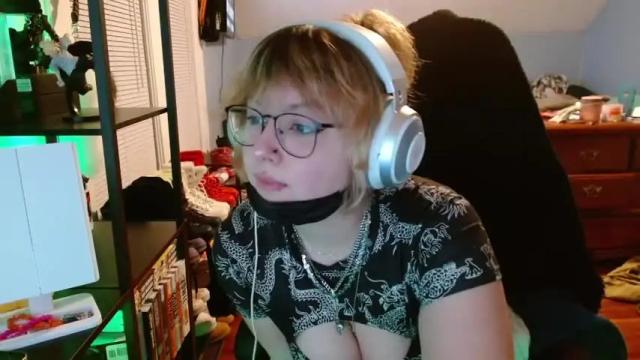 Image 7 of cherryslushiez Stream on Chaturbate on 16 months ago