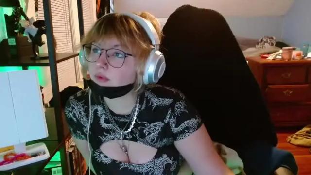 Image 8 of cherryslushiez Stream on Chaturbate on 16 months ago