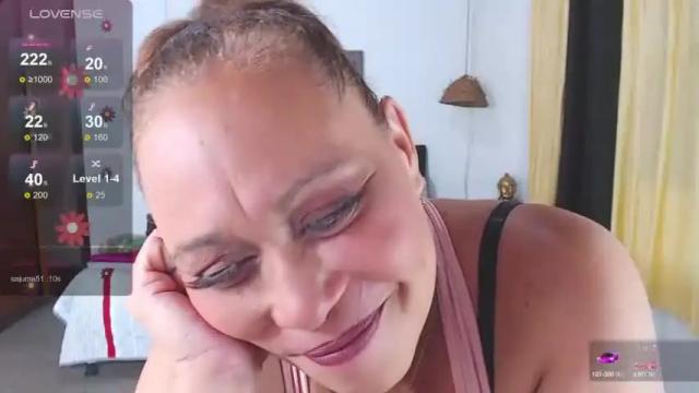 Image 11 of cheryl_jones Stream on Chaturbate on 22 months ago