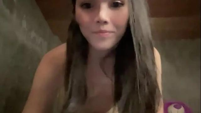 Image 11 of cheskahouston Stream on Chaturbate on 4 months ago
