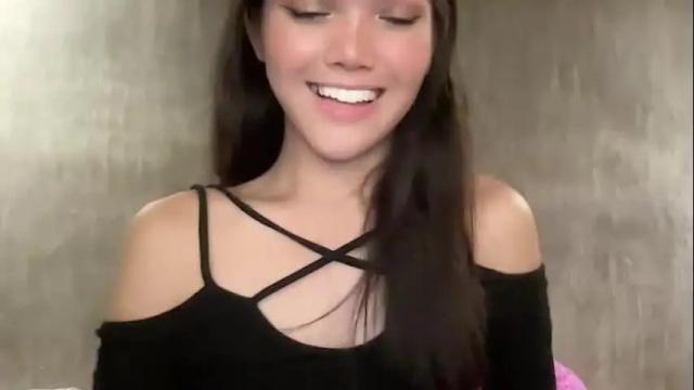 Image 6 of cheskahouston Stream on Chaturbate on 3 months ago