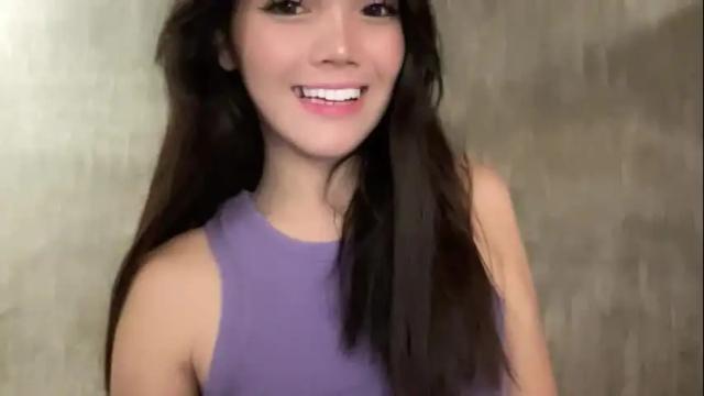 Image 2 of cheskahouston Stream on Chaturbate on 3 months ago