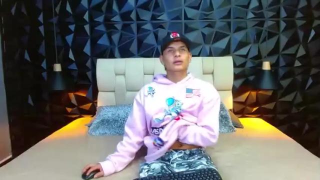 Image 6 of chico_jord25 Stream on Chaturbate on 23 months ago