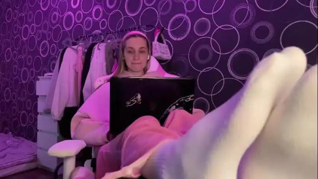 Image 11 of chillgoddess Stream on Chaturbate on 17 days ago