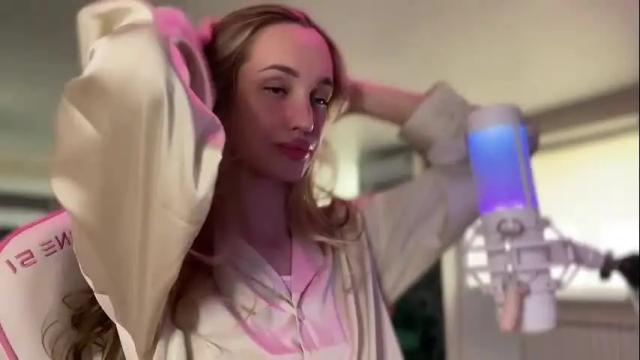 Image 3 of chillgoddess Stream on Chaturbate on 1 month ago
