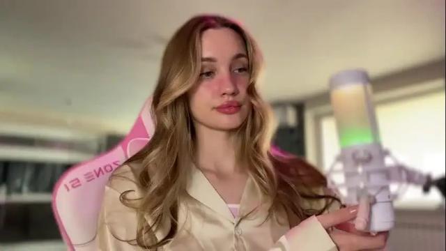 Image 4 of chillgoddess Stream on Chaturbate on 1 month ago