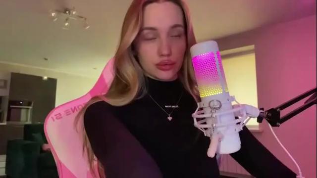 Image 4 of chillgoddess Stream on Chaturbate on 1 month ago