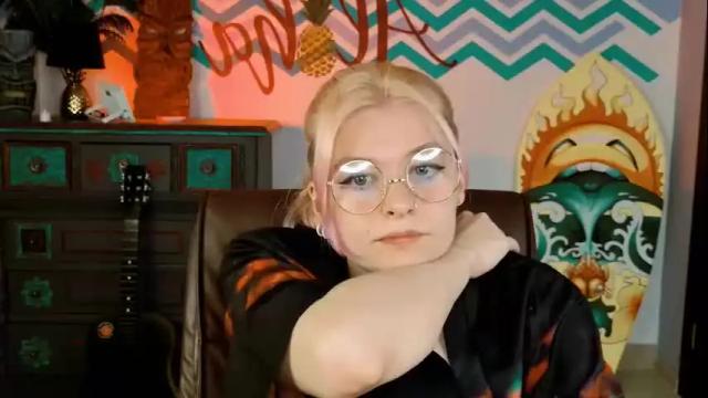Image 2 of chillsnail Stream on Chaturbate on 1 month ago