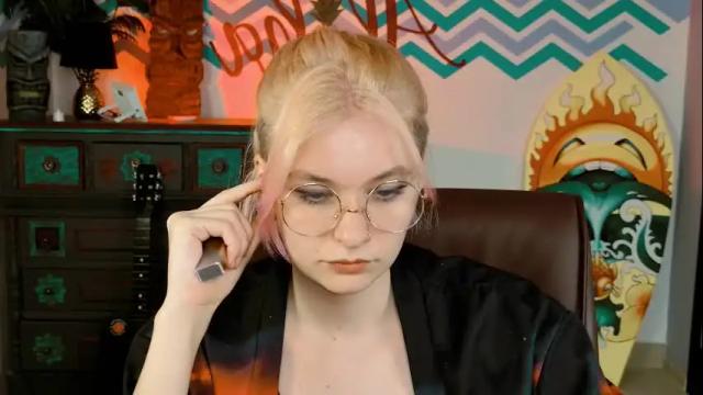 Image 6 of chillsnail Stream on Chaturbate on 1 month ago