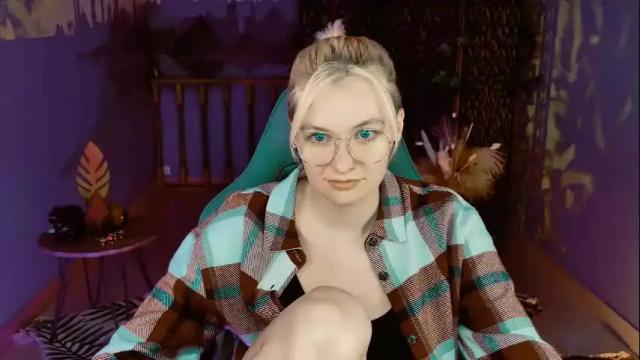 Image 11 of chillsnail Stream on Chaturbate on 17 days ago
