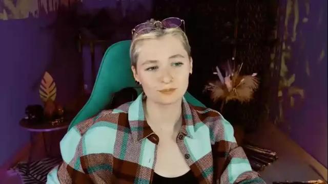 Image 3 of chillsnail Stream on Chaturbate on 17 days ago