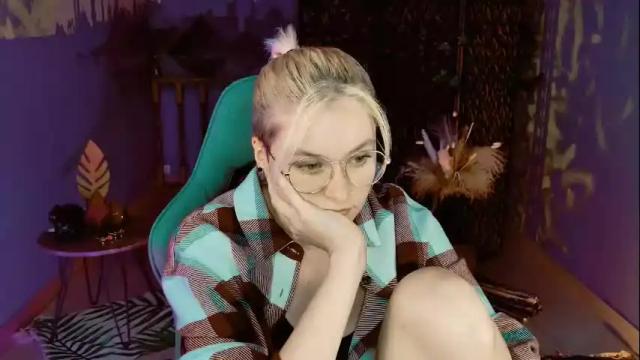 Image 7 of chillsnail Stream on Chaturbate on 17 days ago