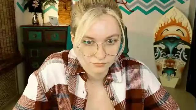 Image 2 of chillsnail Stream on Chaturbate on 15 days ago