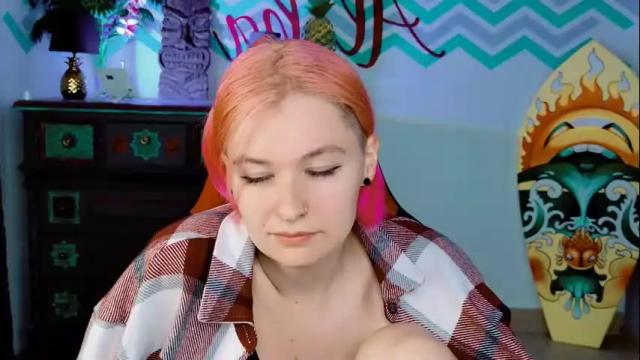Image 2 of chillsnail Stream on Chaturbate on 2 days ago