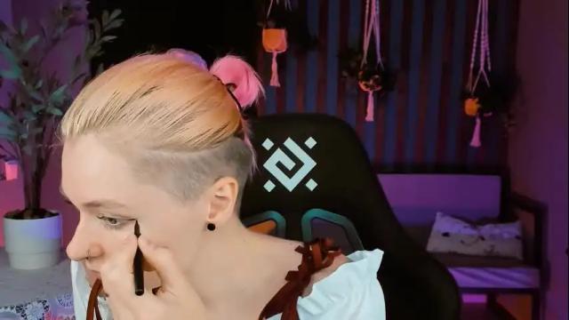 Image 3 of chillsnail Stream on Chaturbate on 7 months ago