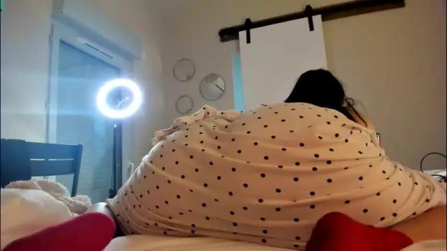 Image 2 of chillwithcamii Stream on Chaturbate on 1 month ago