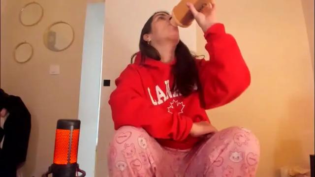 Image 11 of chillwithcamii Stream on Chaturbate on 18 days ago