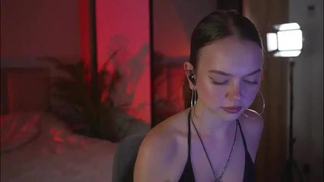 Image 3 of chillwithstacy Stream on Chaturbate on 2 months ago