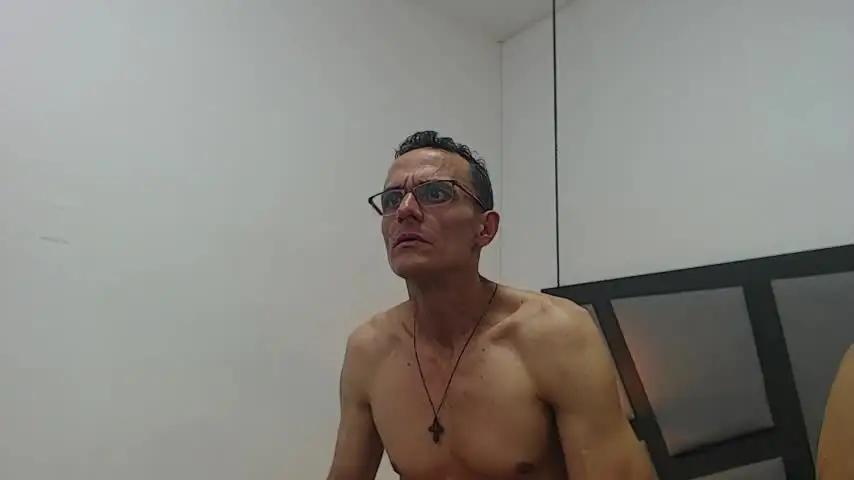 chiqui_manbru Chaturbate