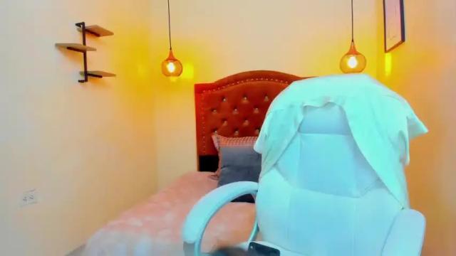 Image 10 of chirlyepaulette Stream on Chaturbate on 15 months ago