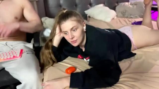 Image 4 of chloe_adam69 Stream on Chaturbate on 14 months ago