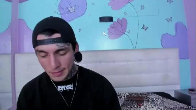 Image 7 of chloe_and_austin Stream on Chaturbate on 14 days ago